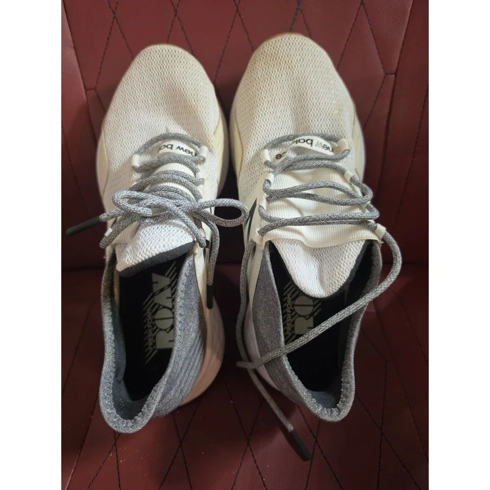 New Balance Fresh Foam Roav Size 8.5